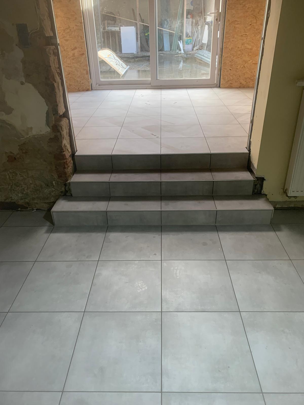 Strijpen - Vloer doorgetrokken van keuken naar woonkamer inclusief trap