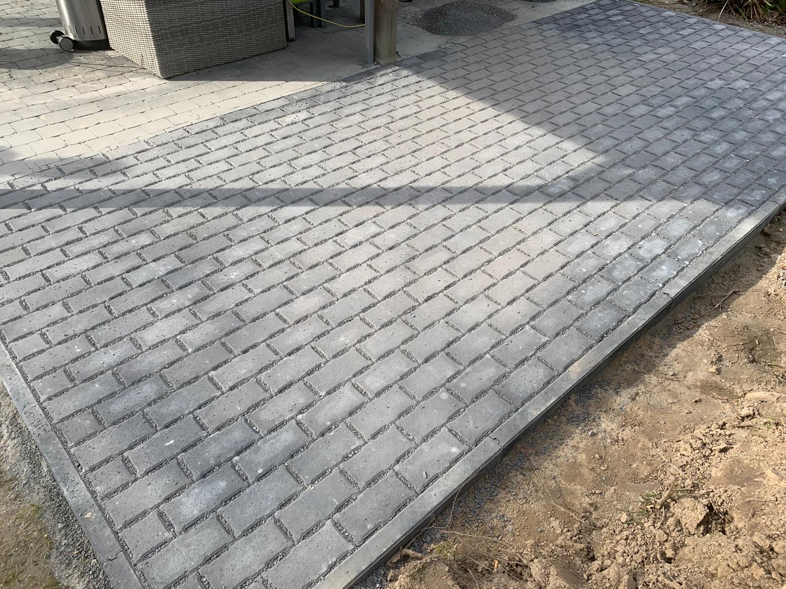 Hillegem - Terras met waterpasserende klinkers