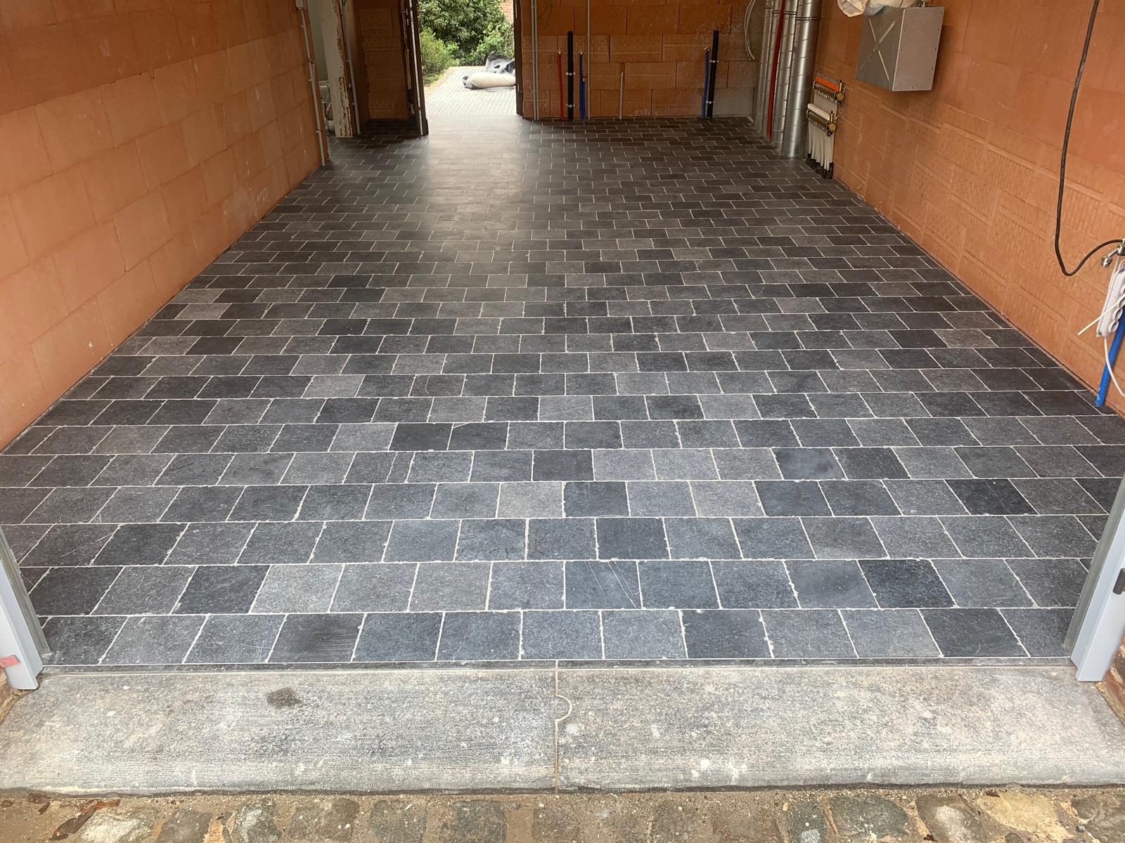 Strijpen - Garage in Belgische Blauwsteen